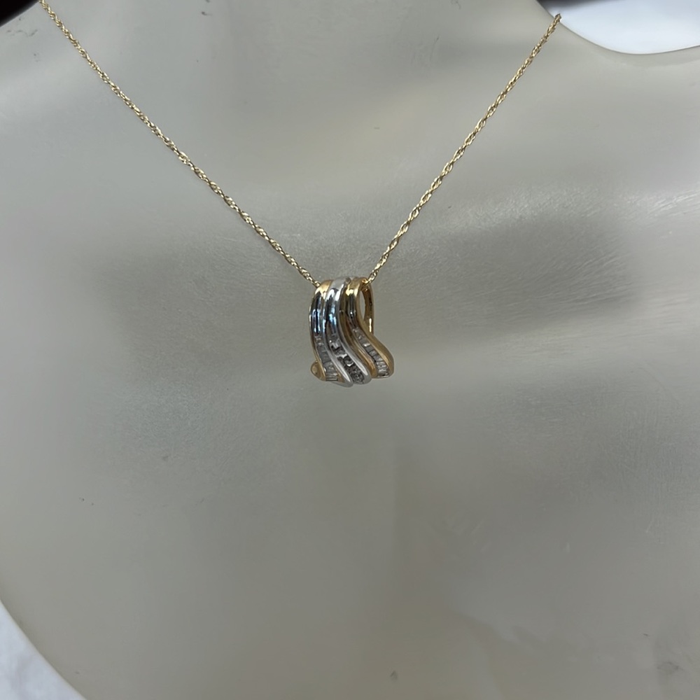 Round Diamonds 10K Gold Pendant - Picture 2 of 7